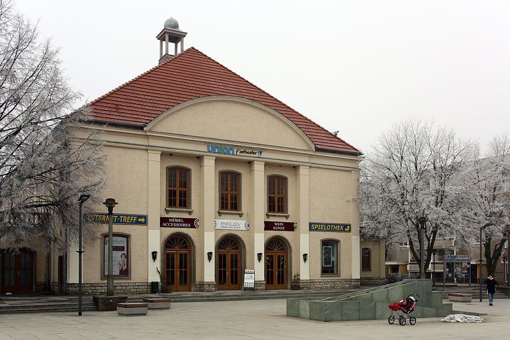 Kino und Brunnenplatz Friedrichstrae