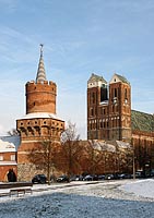 Westliches Stadttor - Mitteltorturm und Marienkirche